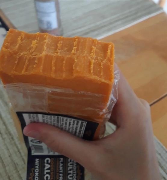 To cut yule log longitudinally?