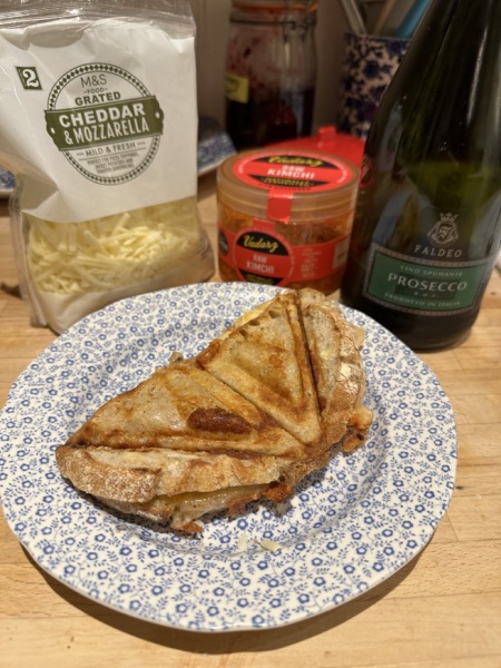 MsLatté’s Daebak Cybercafé (Kdrama addicts #36): The one where gluten-free and baguettes stopped being about baked goods. Best leave it at that.