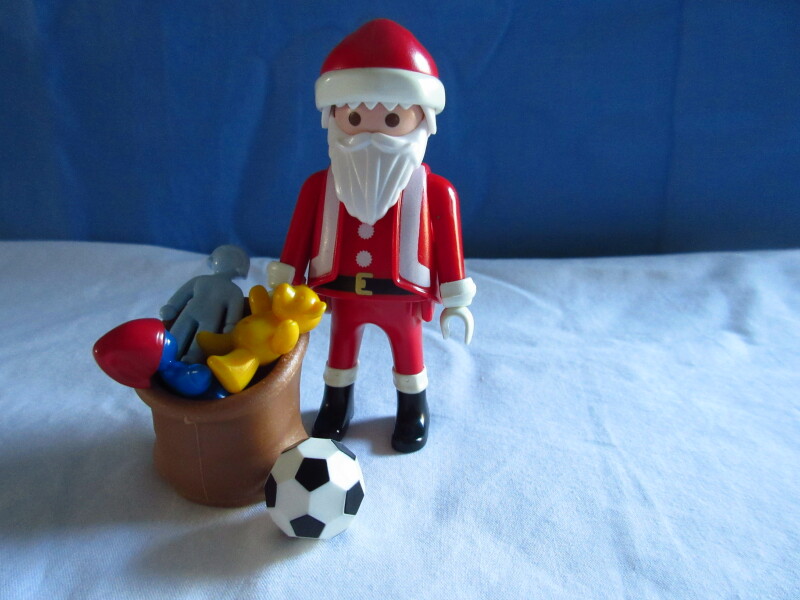 It's the start of advent for the Playmobil people in our house...