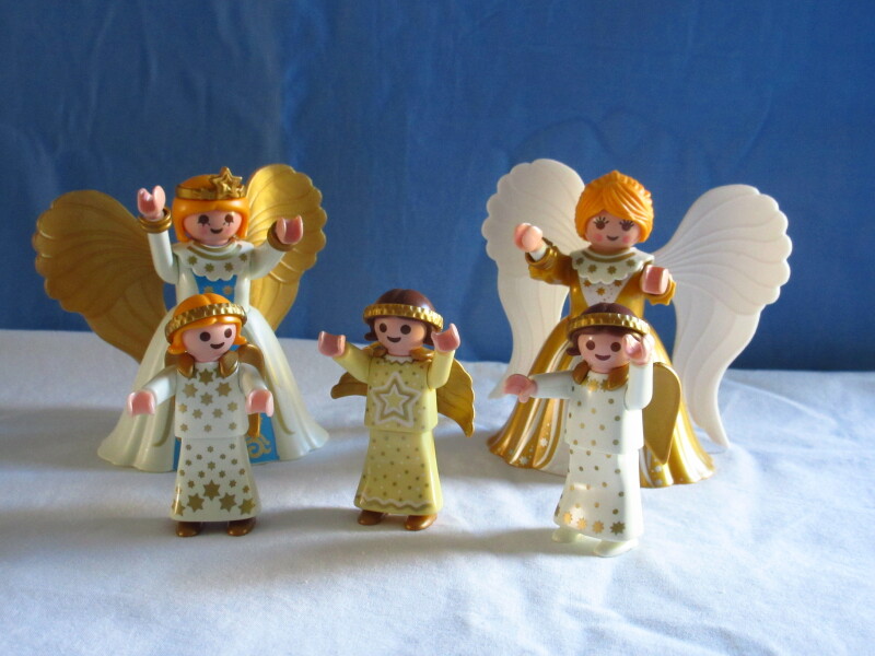 It's the start of advent for the Playmobil people in our house...