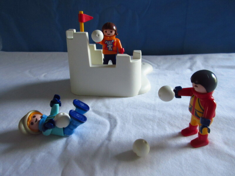 It's the start of advent for the Playmobil people in our house...