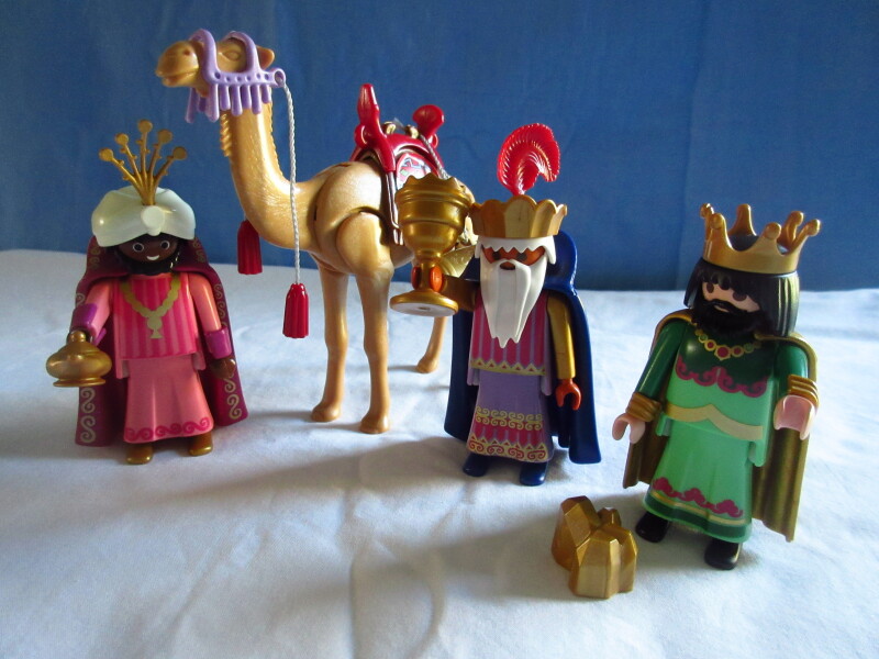 It's the start of advent for the Playmobil people in our house...