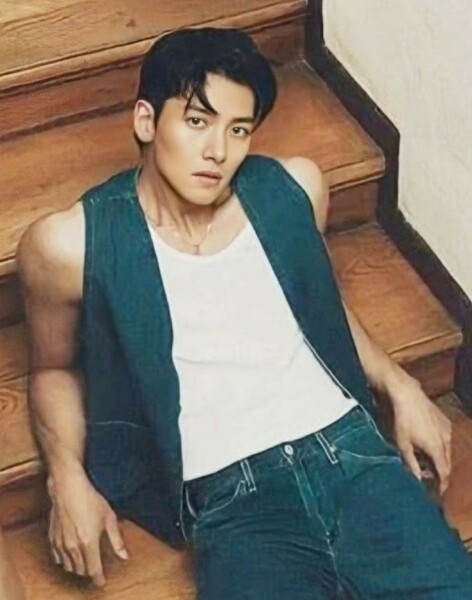 MsLatté’s Daebak Cybercafé (Kdrama addicts #36): The one where gluten-free and baguettes stopped being about baked goods. Best leave it at that.