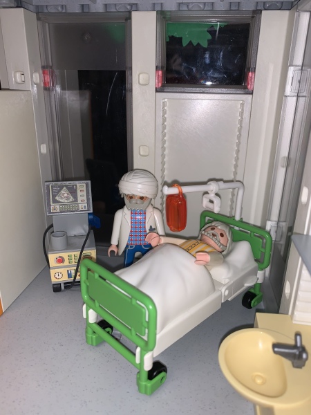 To show you this Playmobil hospital 