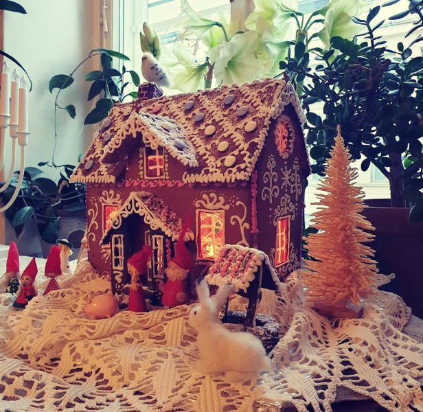 Anyone want to share gingerbread house pics? 
