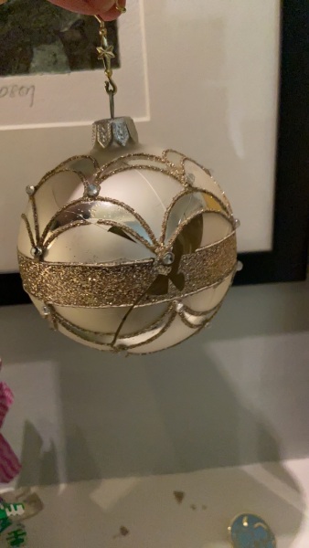 Does anyone have this fortnum and mason old bauble?