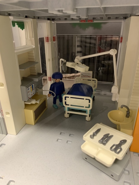 To show you this Playmobil hospital 