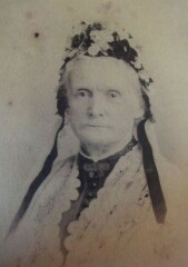 Any experience identifying relatives from portraits?