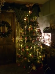 Christmas tree decorating. Is there a method to your madness?