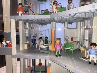 To show you this Playmobil hospital 