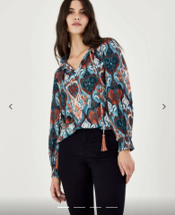 What low/flat mid heeled shoes or boots would you wear with these trousers? 