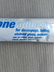 Could you use hot glue to fix glass shelves to glass bricks to make a set of shelves