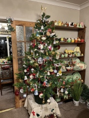 Christmas tree decorating. Is there a method to your madness?