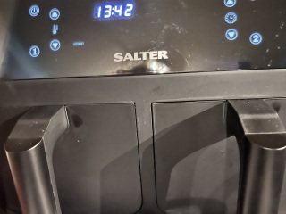 Anyone have the Salter XL Family air fryer...help!