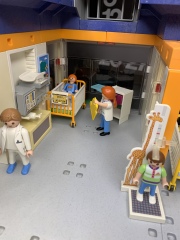 To show you this Playmobil hospital 