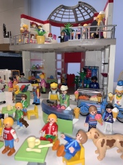 To show you this Playmobil hospital 