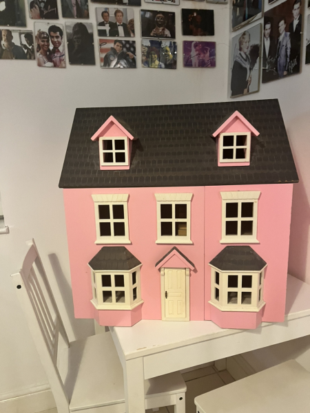 Does anyone have a dolls house? As a hobby?