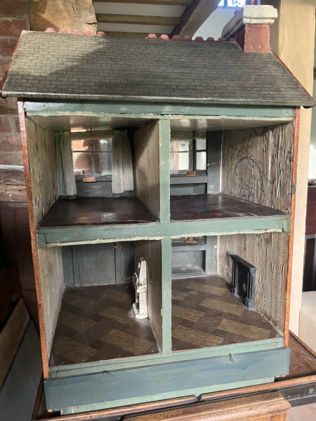 Does anyone have a dolls house? As a hobby?
