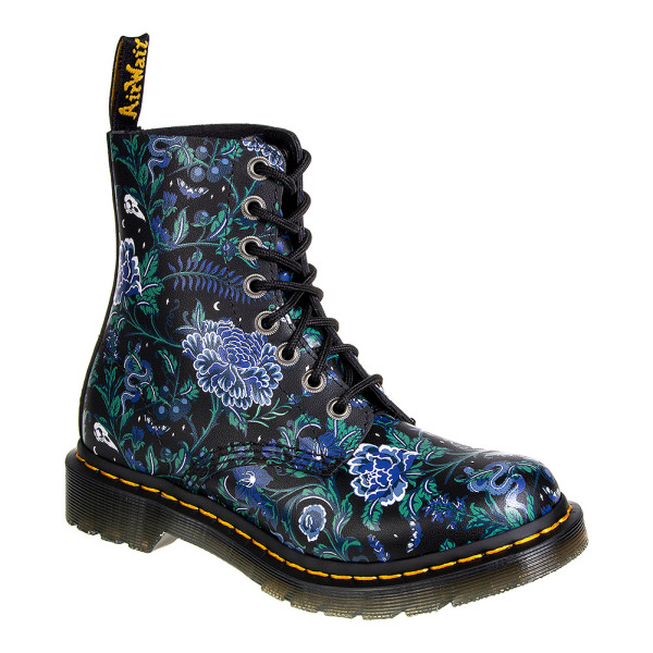 Calling all the Eccentric, Bohemian, Dark Academia types!