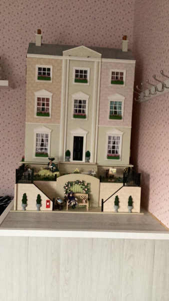 Does anyone have a dolls house? As a hobby?