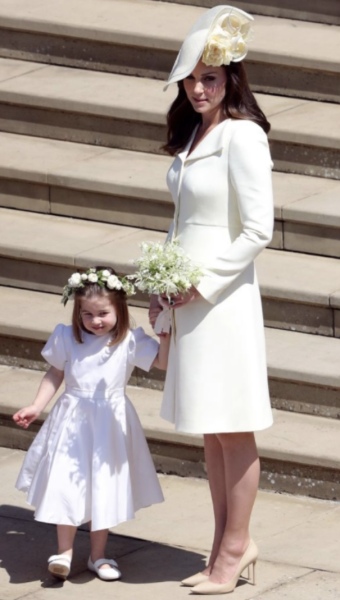 Anyone else think Kate is coming across as a bit precious and over-sensitive? Baby brain, lip gloss etc.