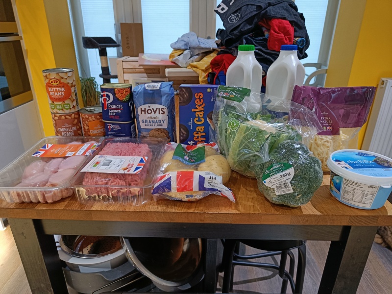 Larger than average families, is anyone getting there food bill below £80?