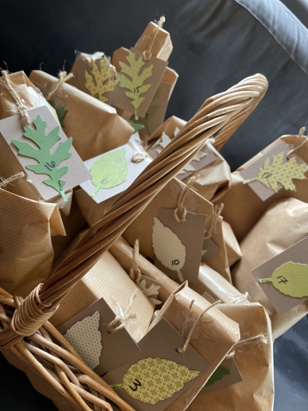 40 presents for 40th, how to ‘present’?
