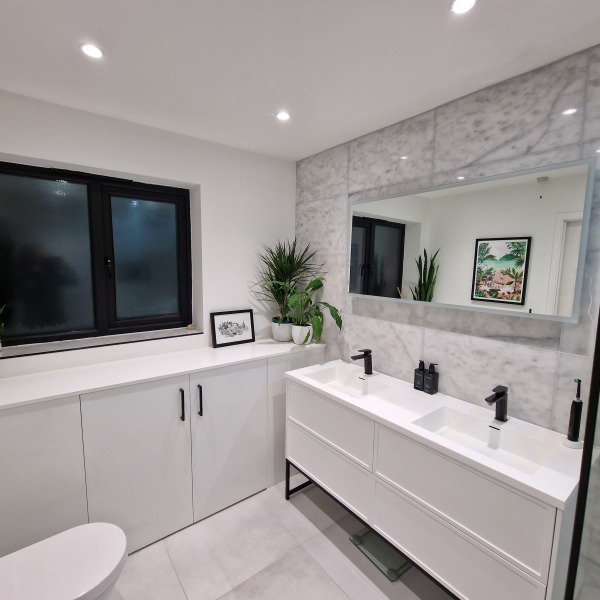 Bathroom with black taps/shower - yay or nay?!