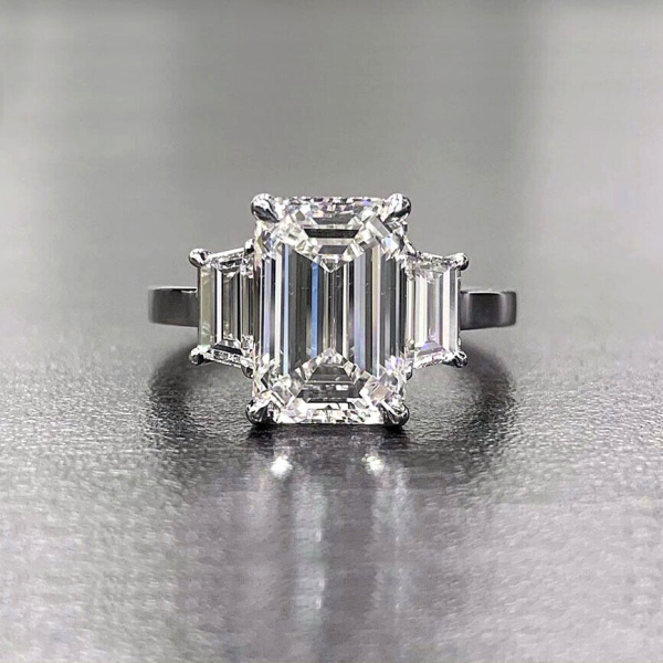 Side stones engagement ring 