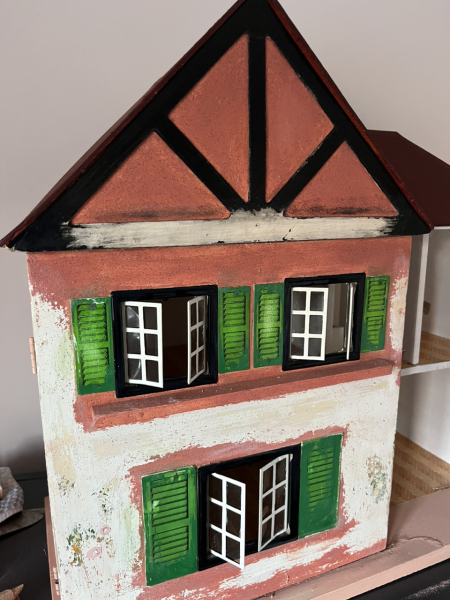Does anyone have a dolls house? As a hobby?