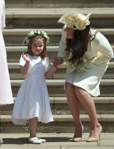 Anyone else think Kate is coming across as a bit precious and over-sensitive? Baby brain, lip gloss etc.