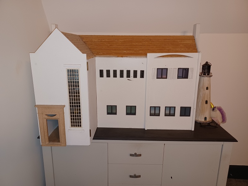 Does anyone have a dolls house? As a hobby?