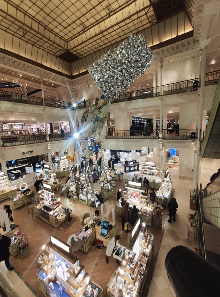 Les Parisiennes des Mamansnet: Always Have a Ball Gown at the Ready in Celebration of Your Enemy's Demise
