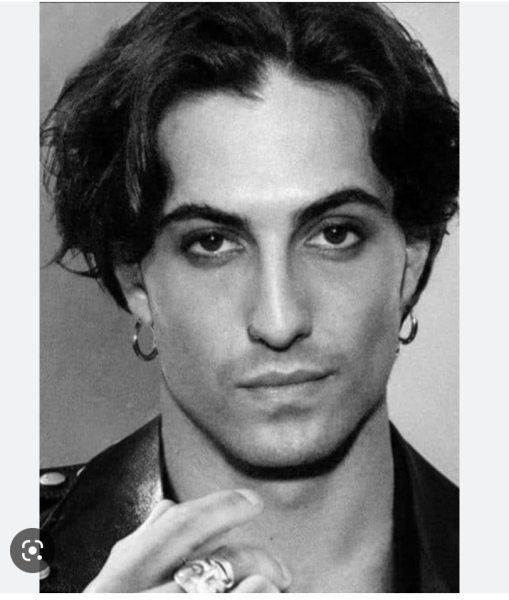To not like men wearing jewellery ... do you?