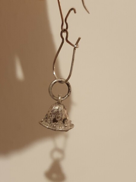 Am I a complete idiot - or do these earrings not fasten?