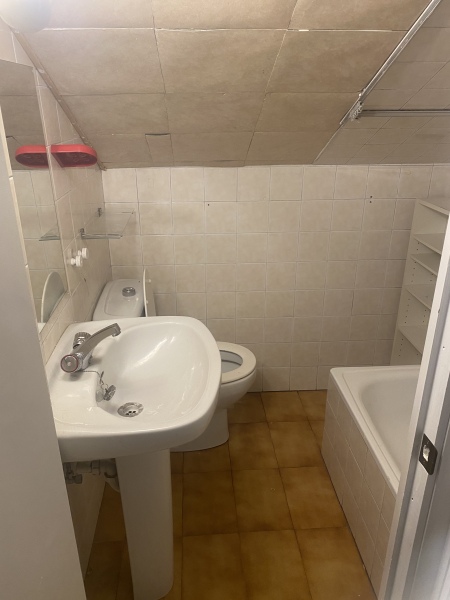 You haven’t seen an uglier bathroom than this one!