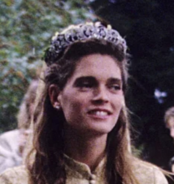 Tiara-gate unveiled (shameless pun) 