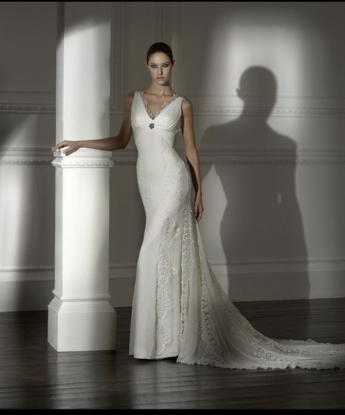 Help! Phantom wedding dress stain - where can help? 