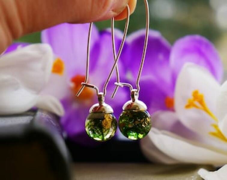 Am I a complete idiot - or do these earrings not fasten?