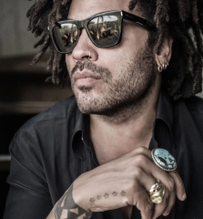 To not like men wearing jewellery ... do you?