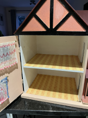 Does anyone have a dolls house? As a hobby?