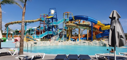 Family holiday in Crete - villa in resort?