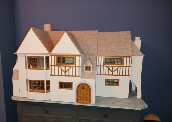 Does anyone have a dolls house? As a hobby?