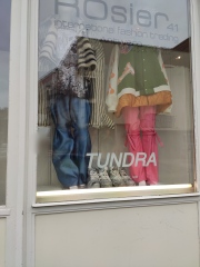 Les Parisiennes des Mamansnet: Always Have a Ball Gown at the Ready in Celebration of Your Enemy's Demise