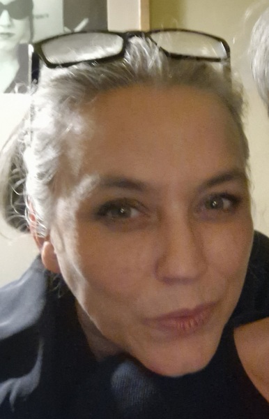 How can I avoid dated looking make up?