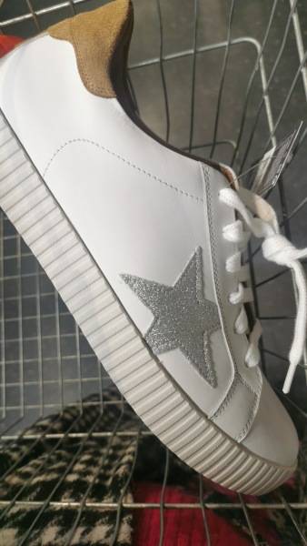 Comfortable trainers for city break