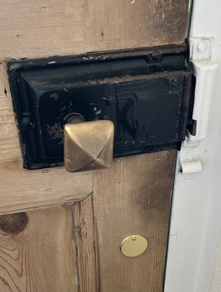What sort of door handle is this?