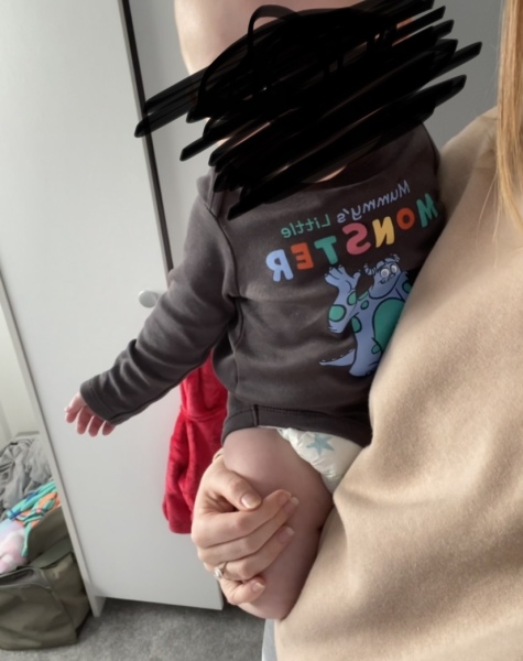 'Skydiving' arms all of the time in 8.5 month old.