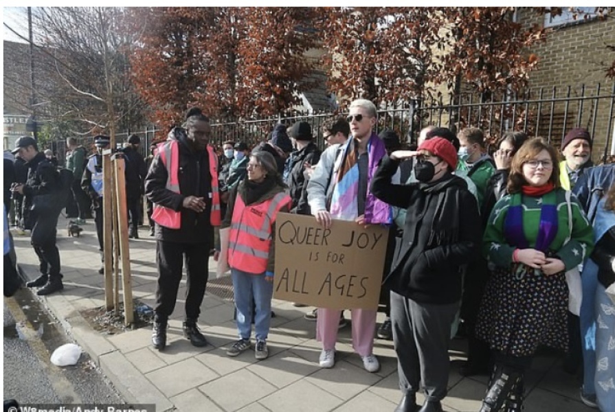 Anyone know the truth about the protests against Drag storytime at the Honor Oak Pub?