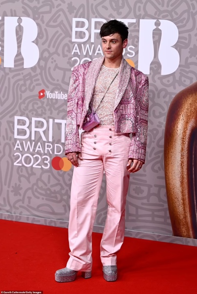 Brit Awards Red Carpet- my god in heaven